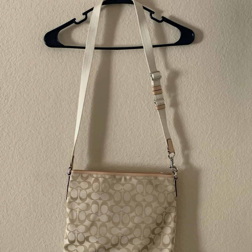 Coach - Picture 3 of 4